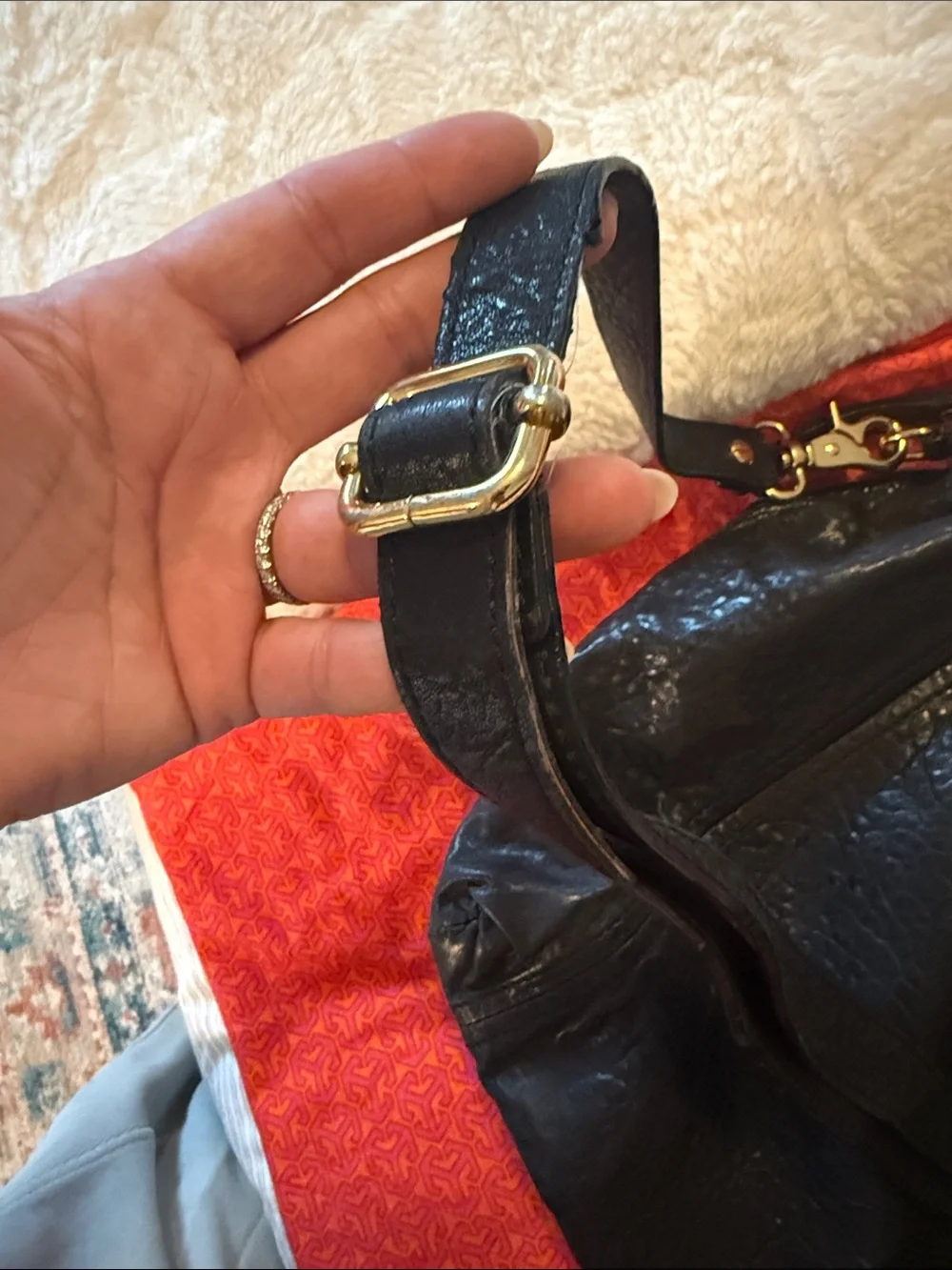 Tory Burch Black Leather Shoulder Bag with Logo Accent
